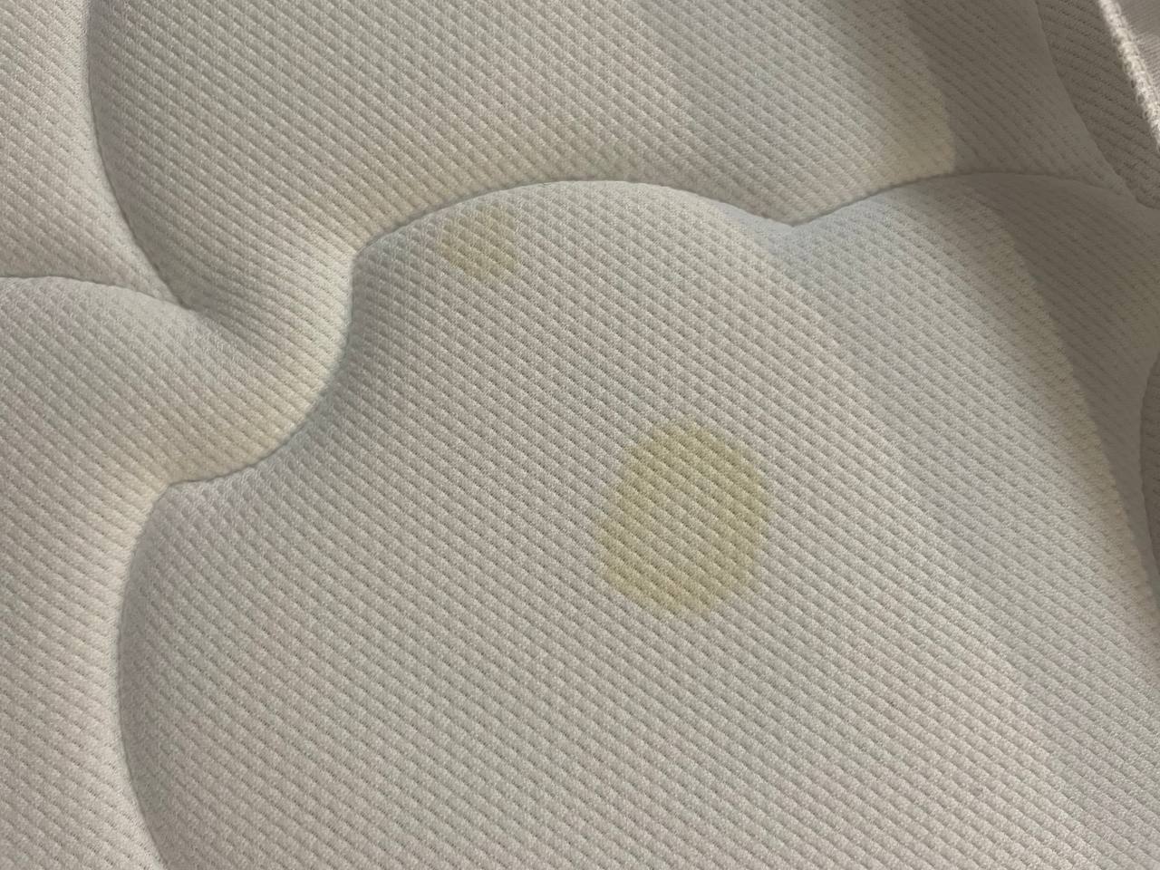 Пятно на матрасе не убирается